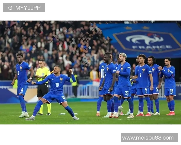 世界杯焦点战里昂与AC米兰激战成平引发争议判罚引爆全场气氛