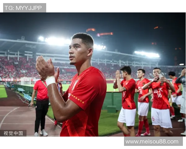 欧冠大战：多特蒙德大胜阿森纳引发转会风波与球迷热议