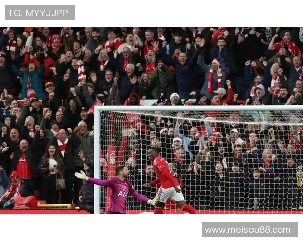 国王杯惊天冷门曼联狂胜热刺6比2乌龙球成比赛转折点