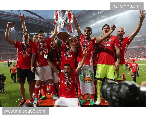 中超热战：多特蒙德凭乌龙球险胜阿森纳引发转会风波