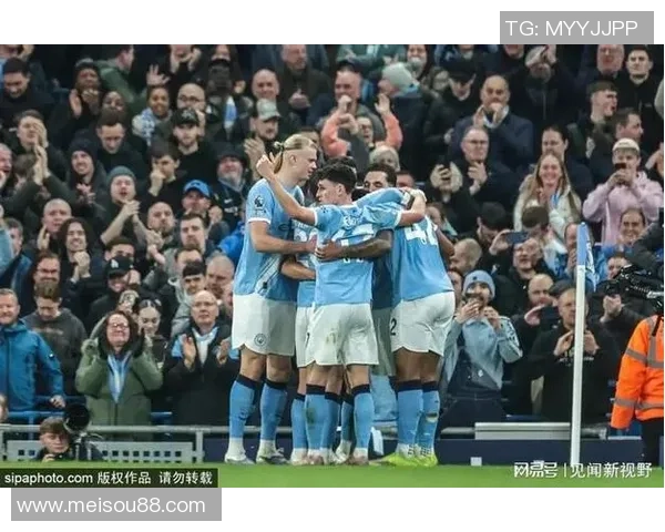 英超冷门：里昂大胜那不勒斯红牌事件引发全场热议