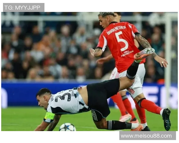 欧冠激战：本菲卡逆转阿森纳四比三乌龙球成比赛转折点分析